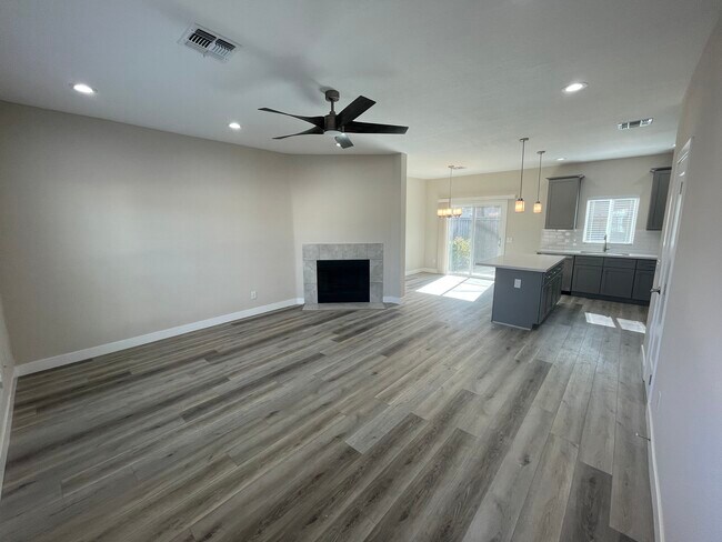 Entrance 1 - 3335 W Kimberly Way