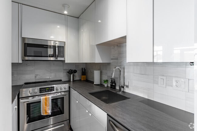 Studio, 1BA - 693SF - The Peach