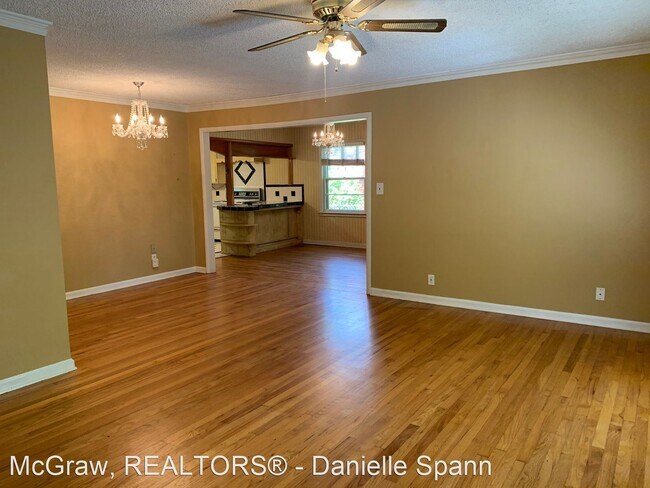 Building Photo - 3 br, 1.5 bath House - 2668 S Vandalia Ave.