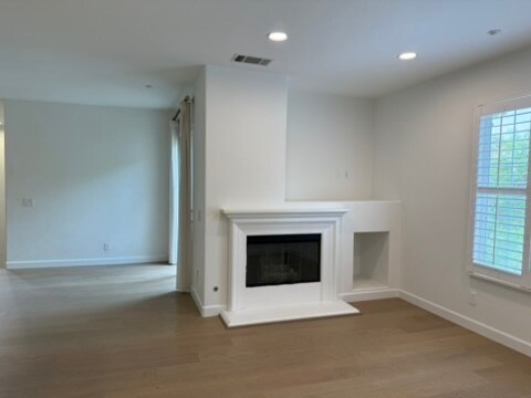Foto del edificio - 1341 McFadden Dr