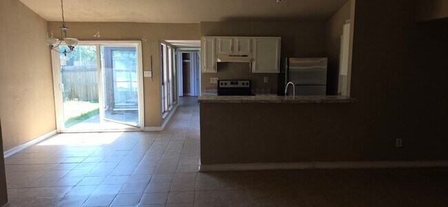 Foto del edificio - 5620 Hollow Pines Dr
