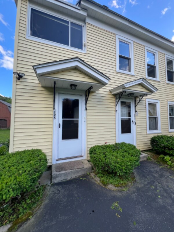 Foto del edificio - 193 Gates Pond Rd