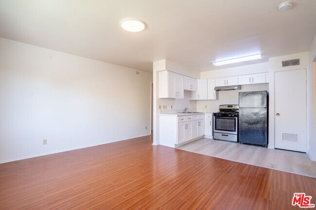 Foto del edificio - 820 S St Andrews Pl