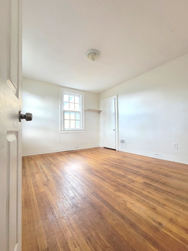 Bedroom 1 - 7 Spring St