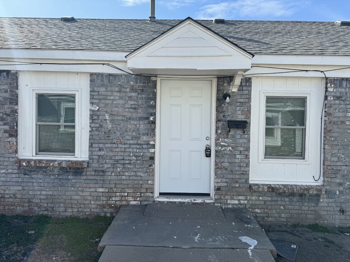 Primary Photo - Newly Renovated 1 bedroom, 1 bathroom apar...