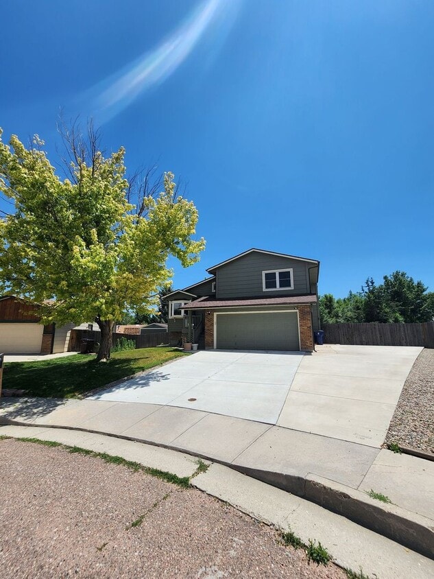 Spacious 4-Bedroom Home with RV Parking in... - Spacious 4-Bedroom Home with RV Parking in...