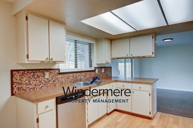 Foto del edificio - 3-bedroom, 2.5-bathroom With Private Beach Access