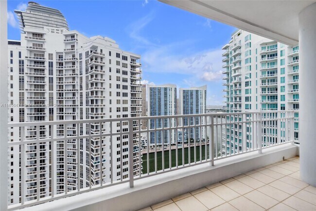 Foto del edificio - 801 Brickell Key Blvd