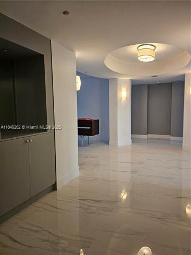 Foto del edificio - 19111 Collins Ave