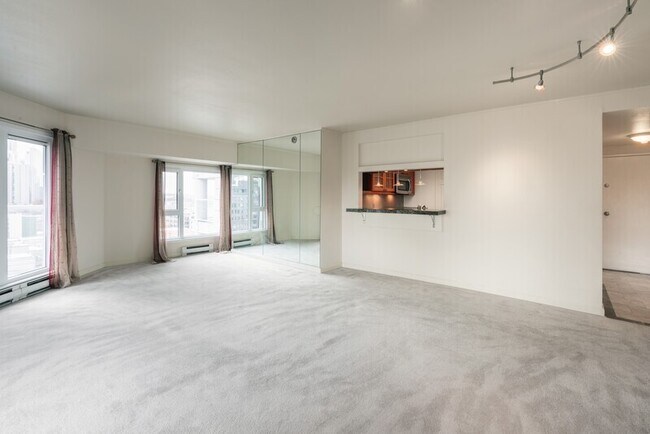 Building Photo - 121 Vine St