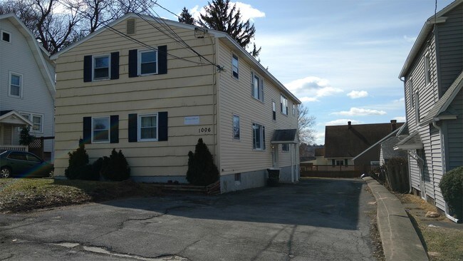 Building Photo - 1006 Sunnycrest Rd