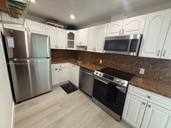 Foto del edificio - 6969 Collins Ave