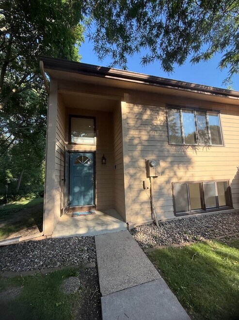 Building Photo - 240 W Eagle Lake Dr