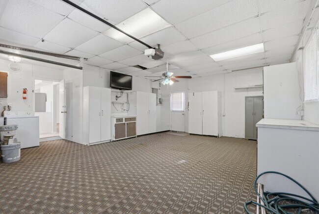 Foto del edificio - 5601 Forest Hills Dr
