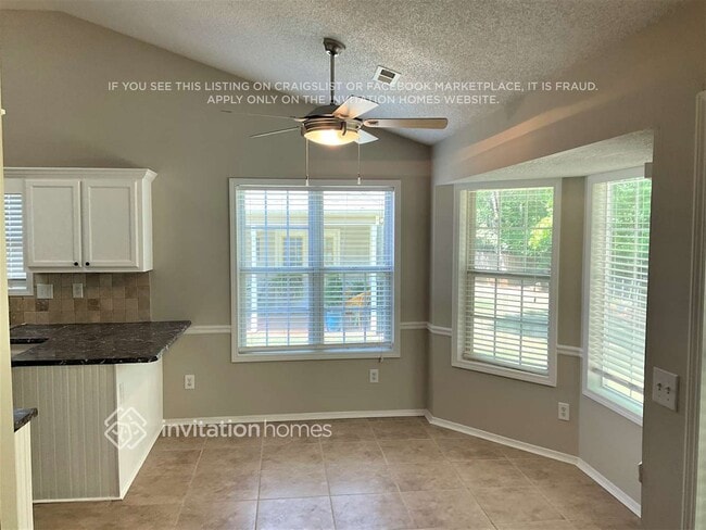 Building Photo - 905 Castlerock Way
