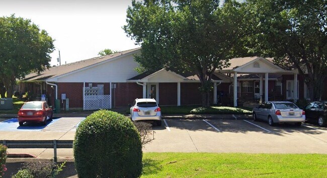 Foto del edificio - 2701 Stanberry Dr