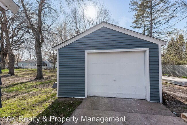 Foto del edificio - 4 br, 2 bath House - 211 11th Ave N
