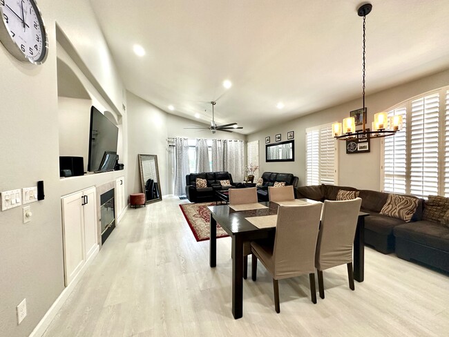 Great room_3 - 10179 E Meadow Hill Dr