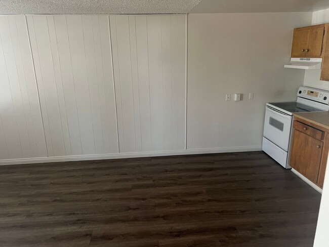 Building Photo - 1 Bedroom Condo in Central Las Vegas