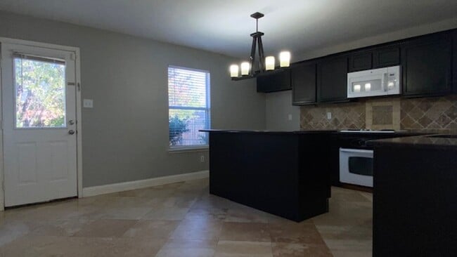 Building Photo - PROPERTY WON'T LAST LONG!!  CALL US TODAY!!