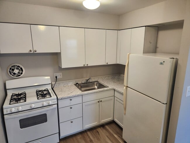 Building Photo - 419 Homestead Rd