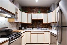 Building Photo - 114 Trenton St