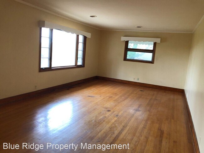 Building Photo - 3 br, 2 bath House - 2112 Hemlock Lane