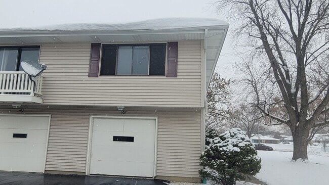 Building Photo - 107 Tonset Ct