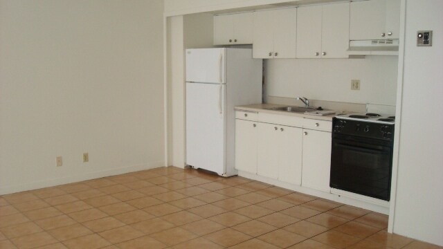 Foto del edificio - PARTLY FURNISHED STUDIO 1 BATH