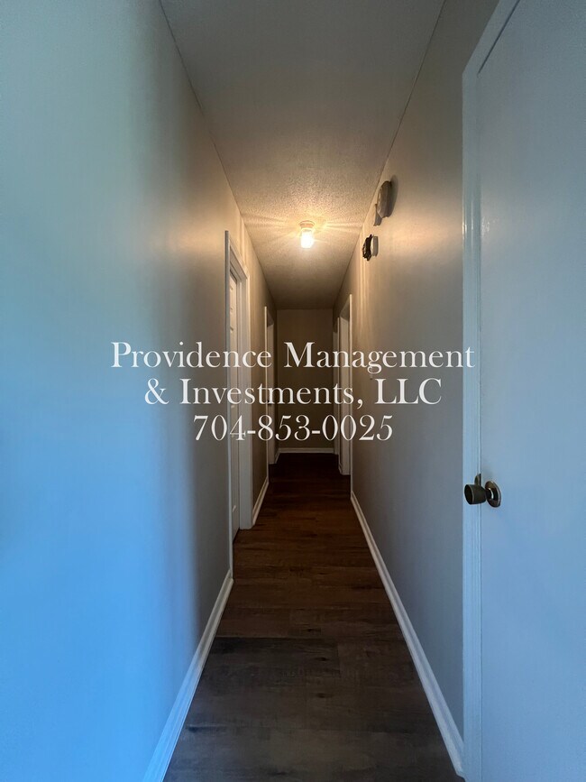 Building Photo - 1815 Alpine Dr