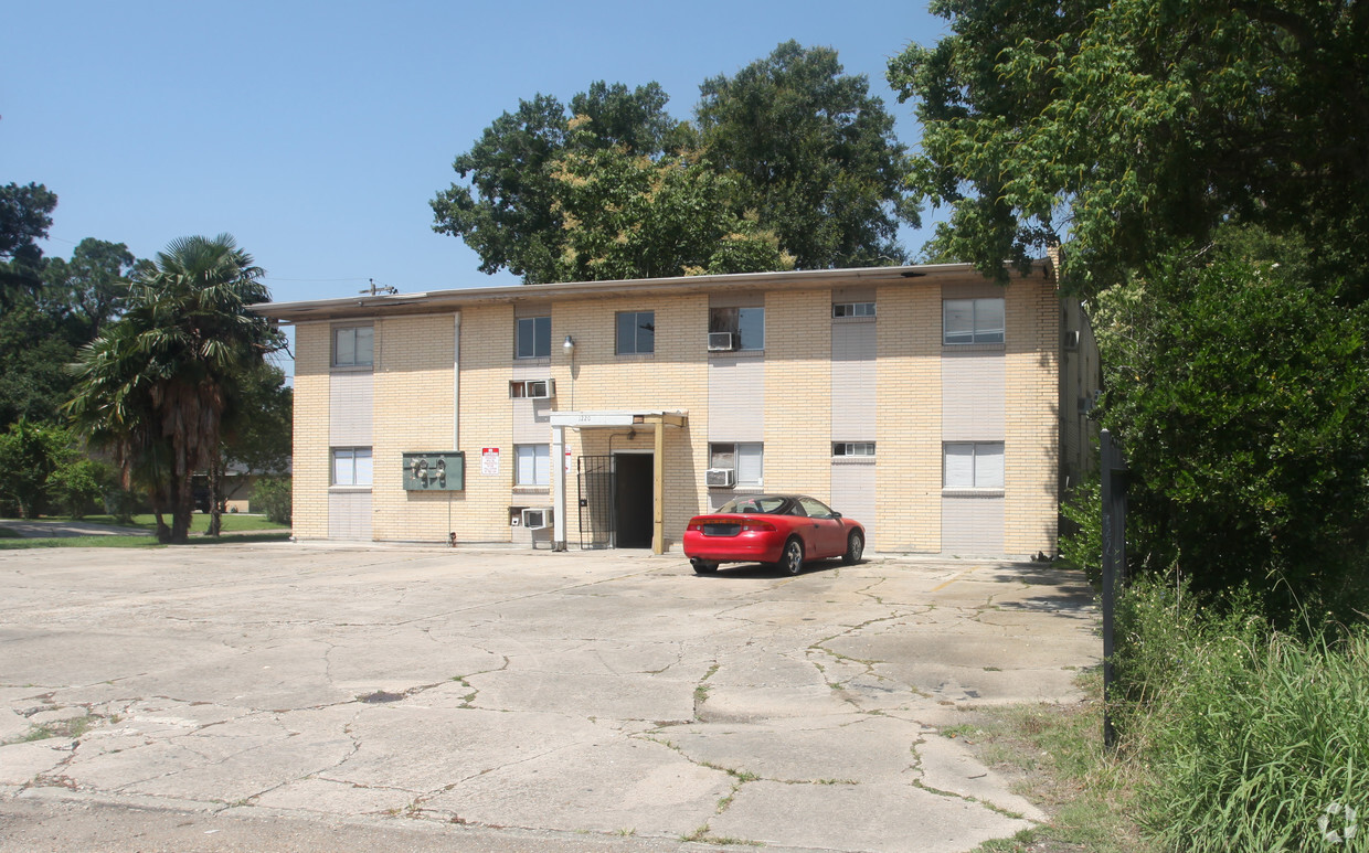 Primary Photo - 1220 W Chimes St