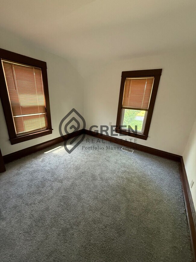 Foto del edificio - 229 S Sibley Ave