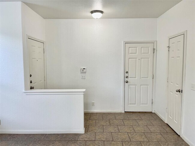 Building Photo - 2419 Allred Dr