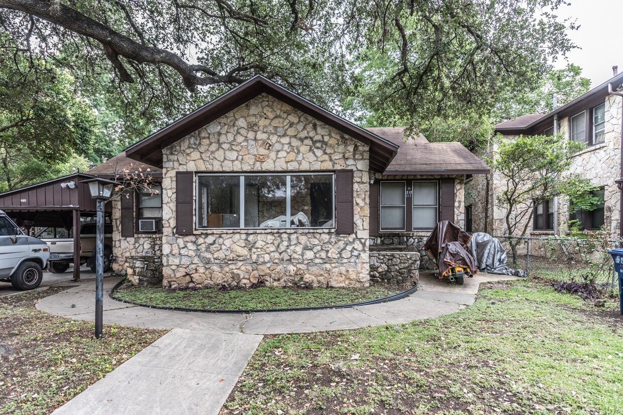 212 E. Lullwood Ave. Unit 5, San Antonio, TX 78212 Apartments in San