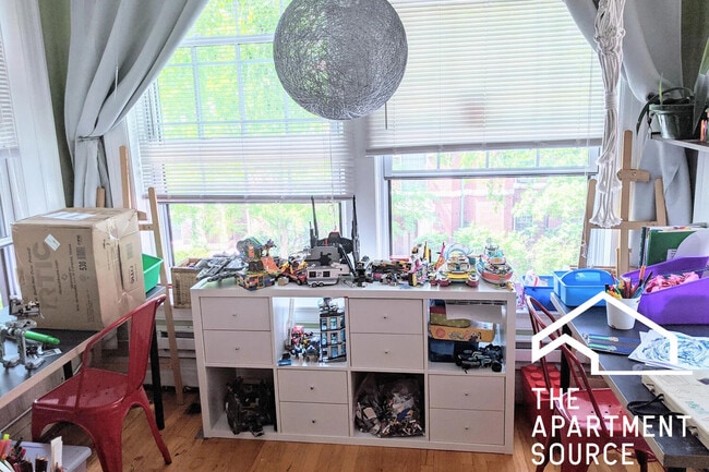 Building Photo - 945 Judson Ave