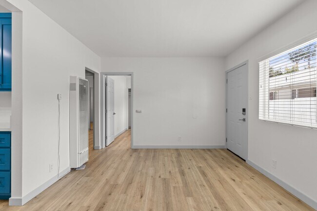 Foto del edificio - 1078 E 7th St
