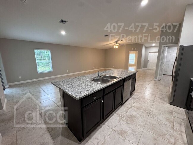 Foto del edificio - 737 Daniels Ave SW