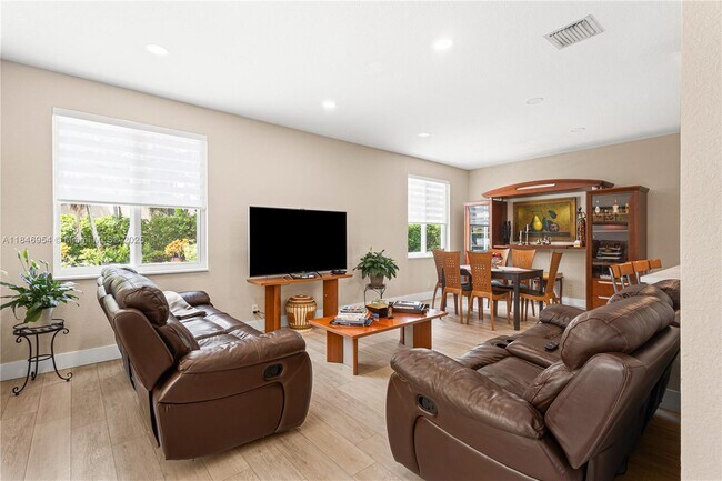 Building Photo - 1515 Winterberry Ln