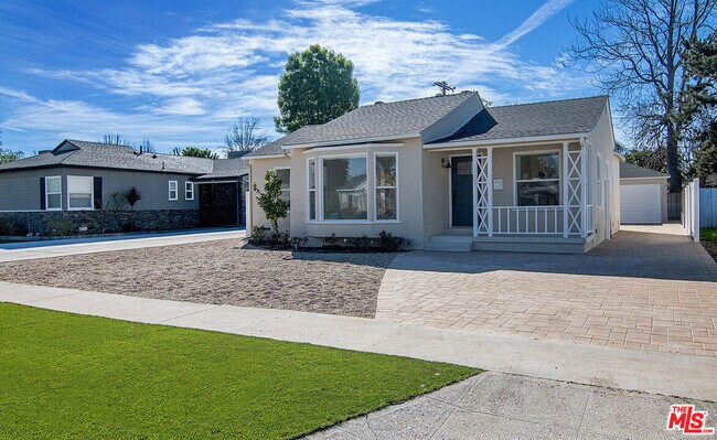 Foto del edificio - 17638 Welby Way