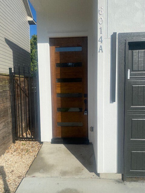 Foto del edificio - 6014 Grace Ln