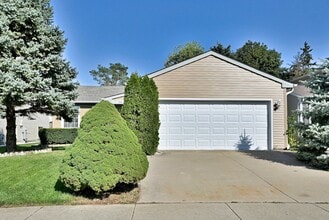Building Photo - 714 N Lakeside Dr