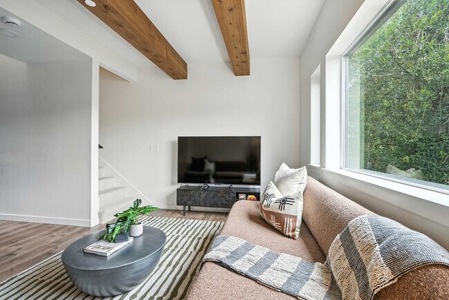 Foto del edificio - 925 NE 23rd Ave