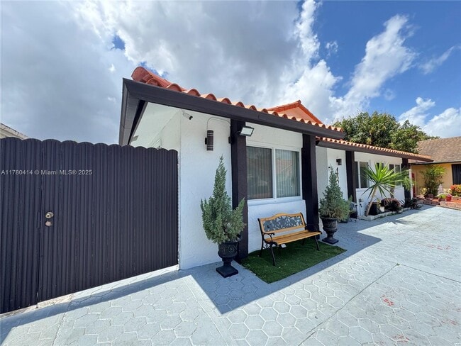 Building Photo - 434 SW 99th Ct