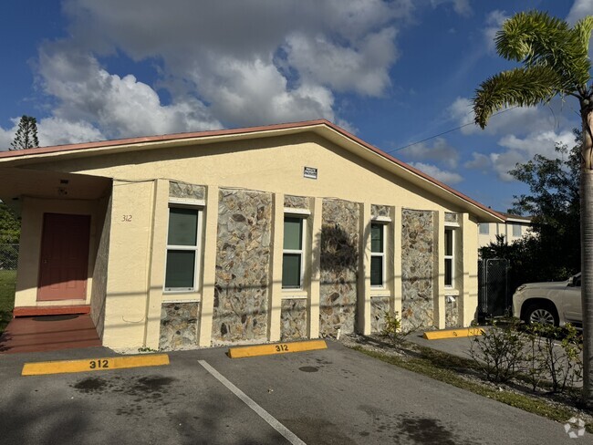 Building Photo - 312 N 62nd Ave