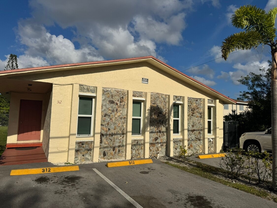 Primary Photo - 312 N 62nd Ave