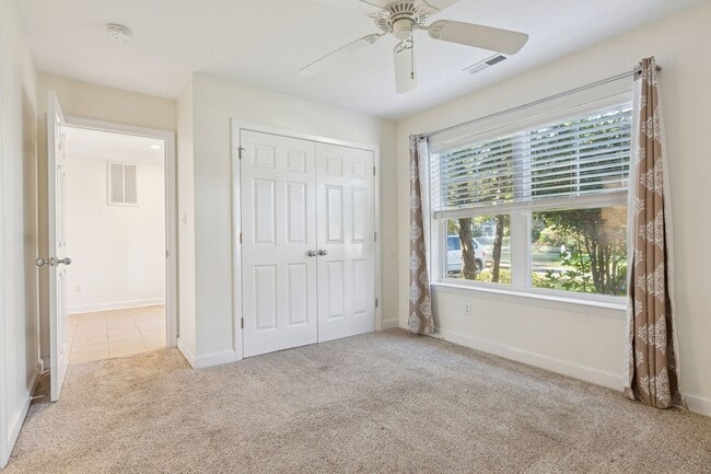 Foto del edificio - Chic's Beach Updated Rental!