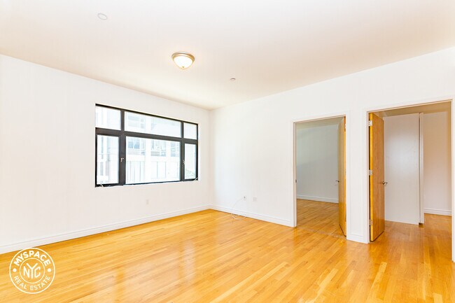 Foto del edificio - 26-20 Jackson Ave