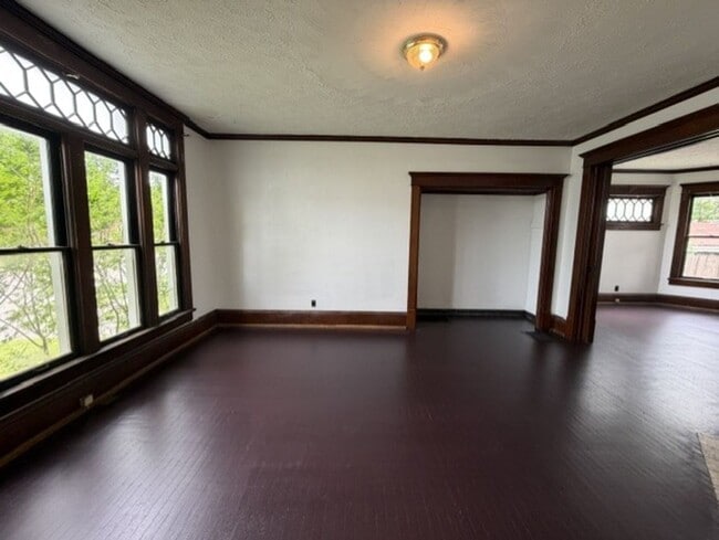 Foto del edificio - Spacious 4-Bedroom Home with 2 Full Baths, Central A/C & Fenced Yard!