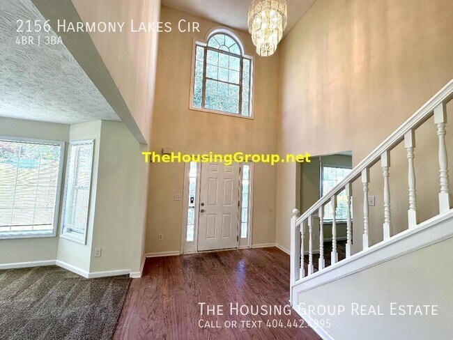 Building Photo - 1 Free Month Rent + 13 Month Lease