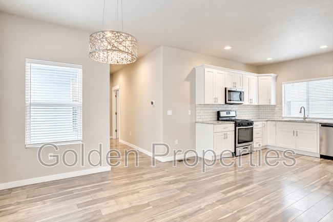 Building Photo - 12153 W Moorfield Ave
